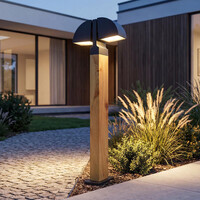 Stående utomhuslampa Xenia i träutseende - Utrustad med integrerad LED