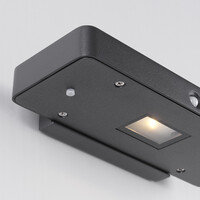 Kompakt solcellsdriven utomhusvägglampa med sensor Nero