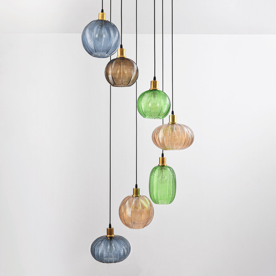 Pendellampa Altair med sju lampor - räfflat glas i olika färger