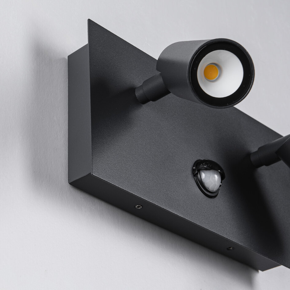 Utomhusvägglampa Filia med sensor och vinkelbara spotlights - antracit med integrerad LED