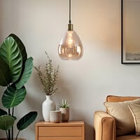 Pendellampa Verona med en lampa i amber - droppform av enhetligt glas