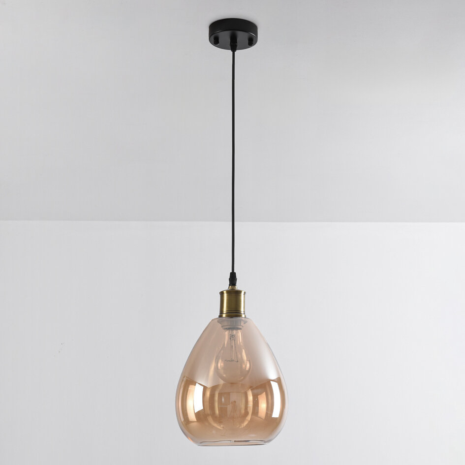 Pendellampa Verona med en lampa i amber - droppform av enhetligt glas