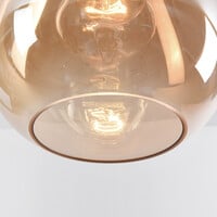 Pendellampa Verona med en lampa i amber - droppform av enhetligt glas
