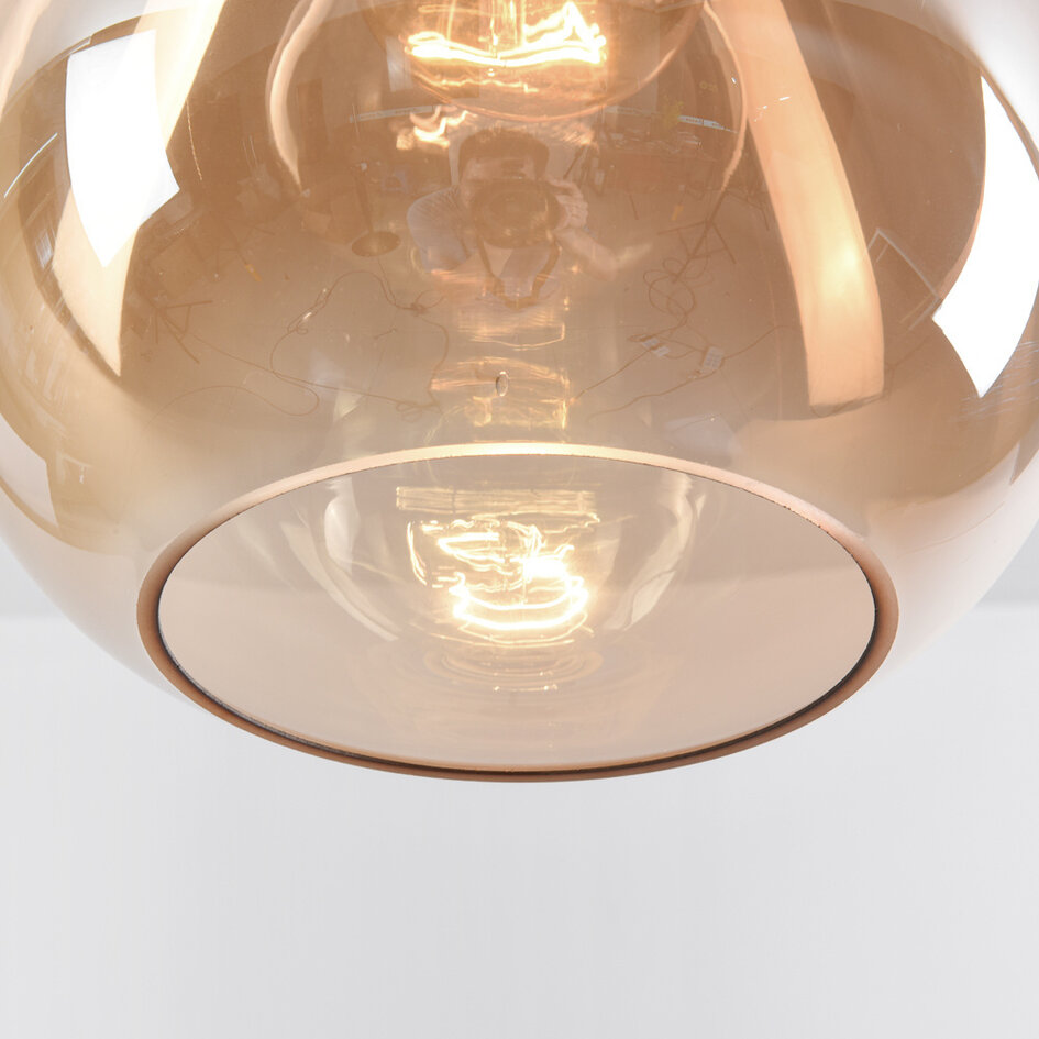 Pendellampa Verona med en lampa i amber - droppform av enhetligt glas