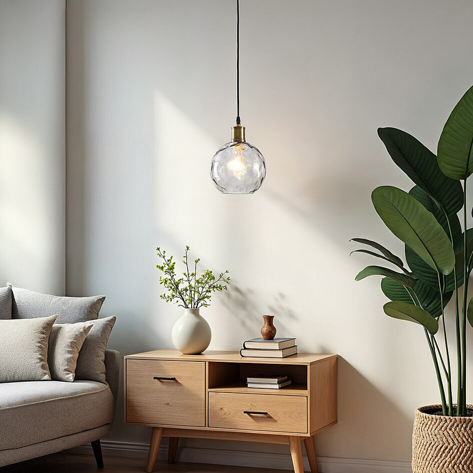Pendellampa Lotte med glas och kupad detalj