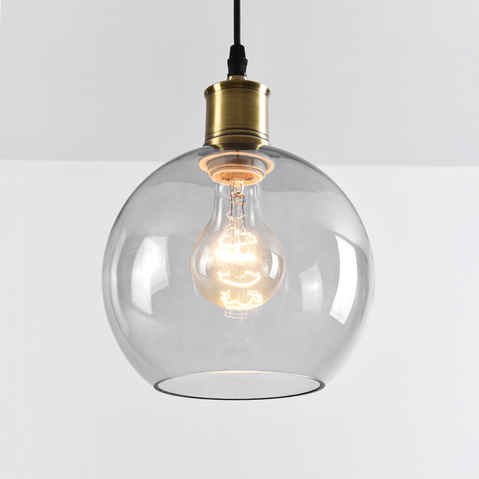 Pendellampa Livia med en lampa