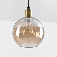 Pendellampa Liya med en lampa i konjaksfärgat glas