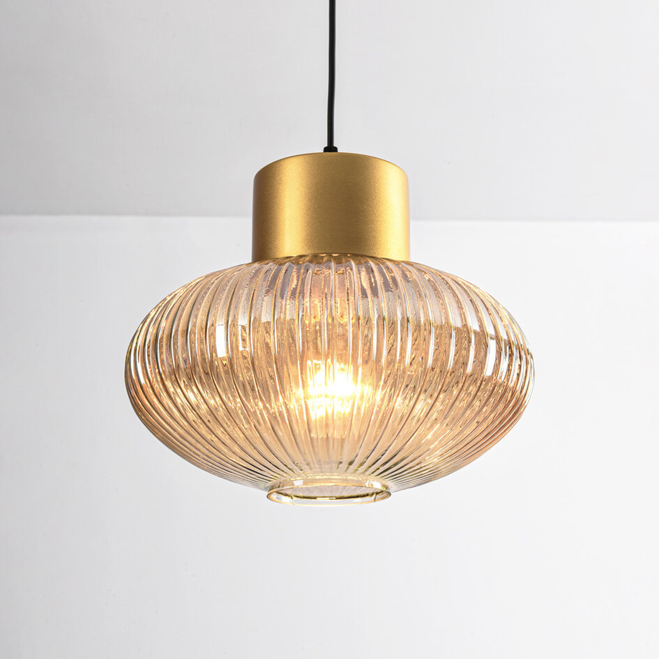 Pendellampa Imara med amberfärgat glas