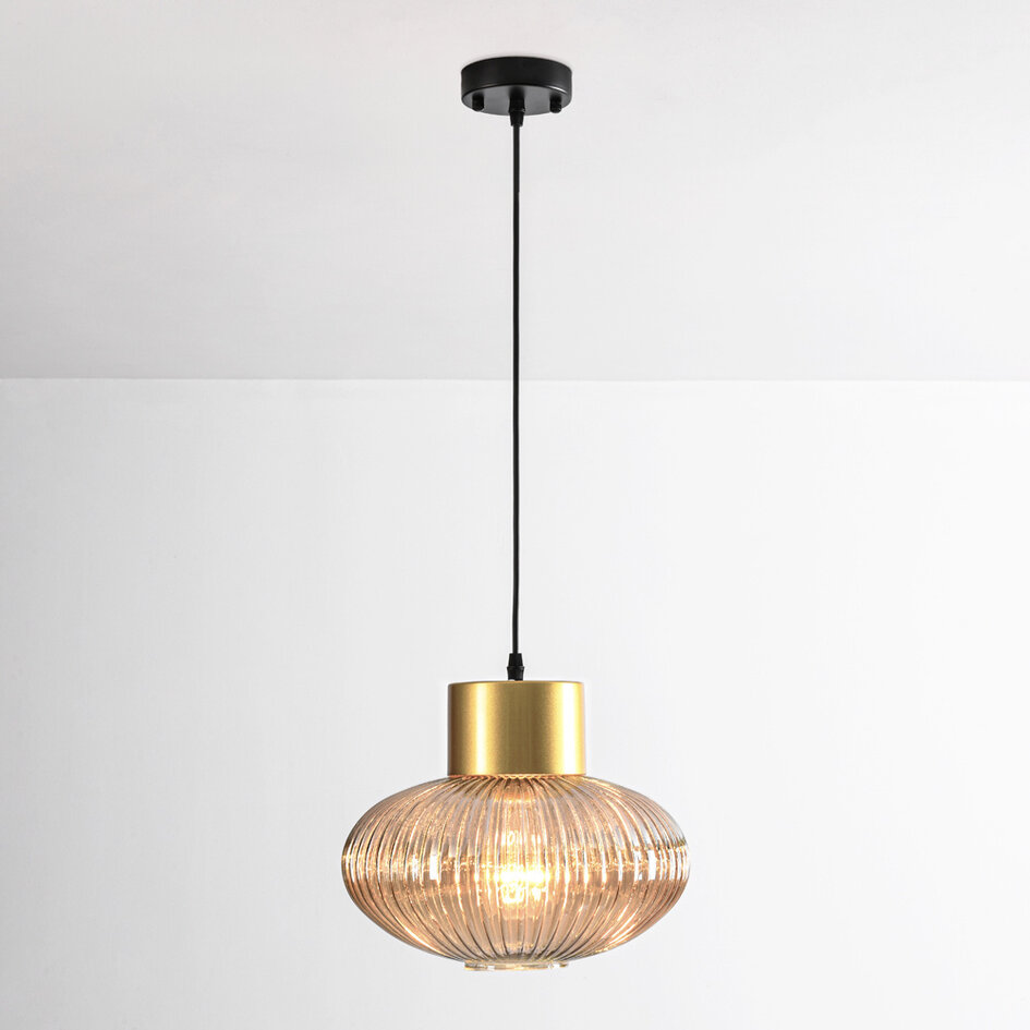 Pendellampa Imara med amberfärgat glas