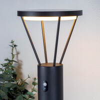 Solcellsdriven stående utomhuslampa Marina med sensor