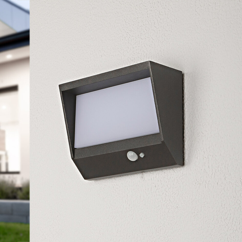 Solcellsvägglampa för utomhusbruk med sensor Gioia