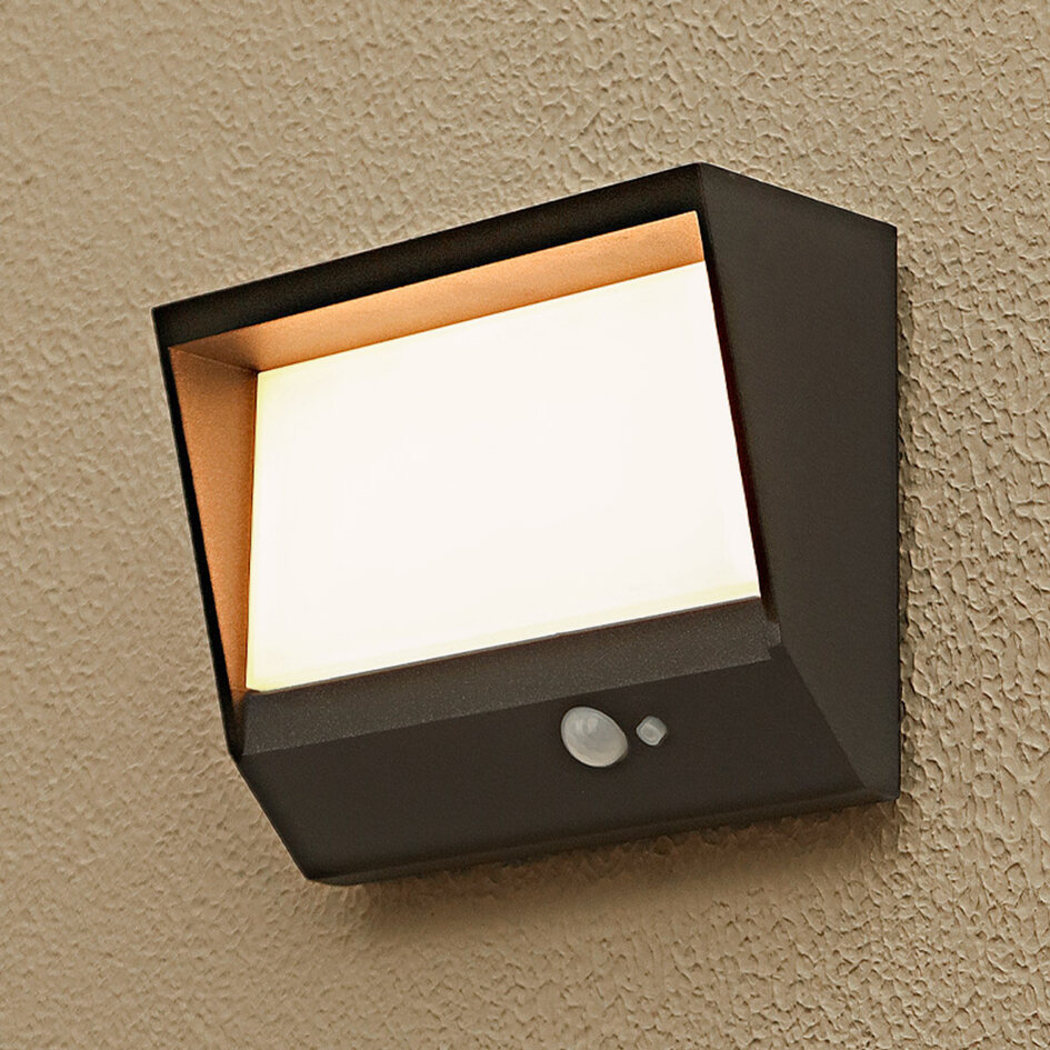 Solcellsvägglampa för utomhusbruk med sensor Gioia