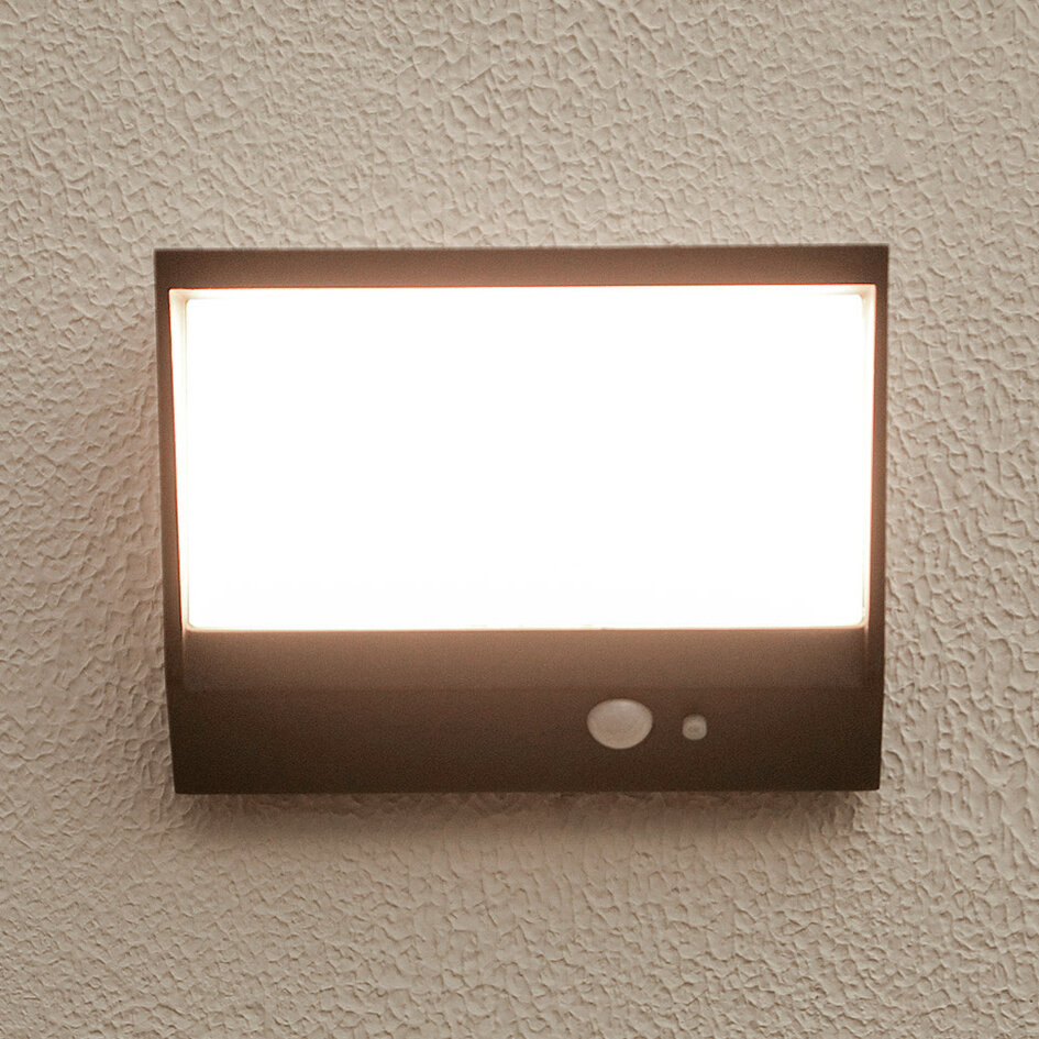Solcellsvägglampa för utomhusbruk med sensor Gioia
