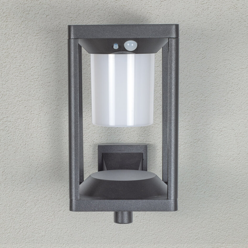 Solcellsvägglampa för utomhusbruk med sensor Milena