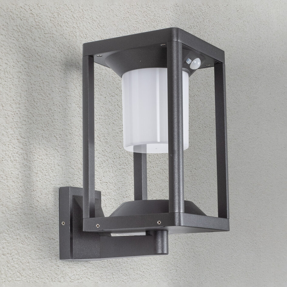 Solcellsvägglampa för utomhusbruk med sensor Milena