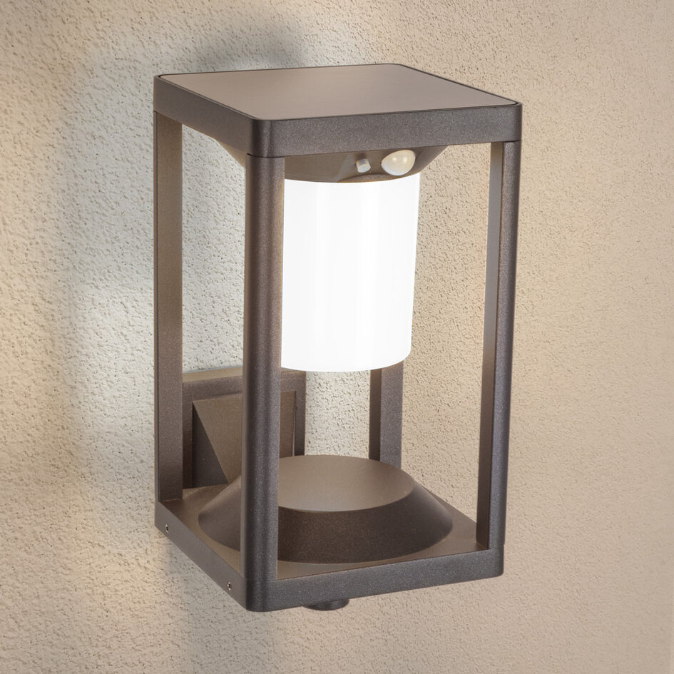 Solcellsvägglampa för utomhusbruk med sensor Milena