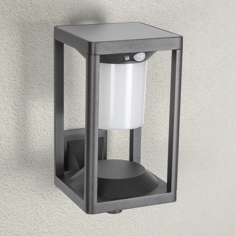 Solcellsvägglampa för utomhusbruk med sensor Milena
