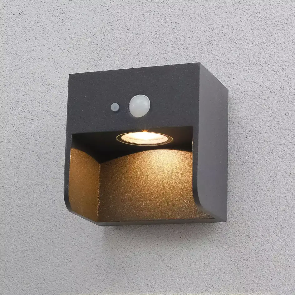 Solcellsvägglampa för utomhusbruk med sensor Camila