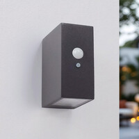 Solcellsvägglampa för utomhusbruk med sensor Giada