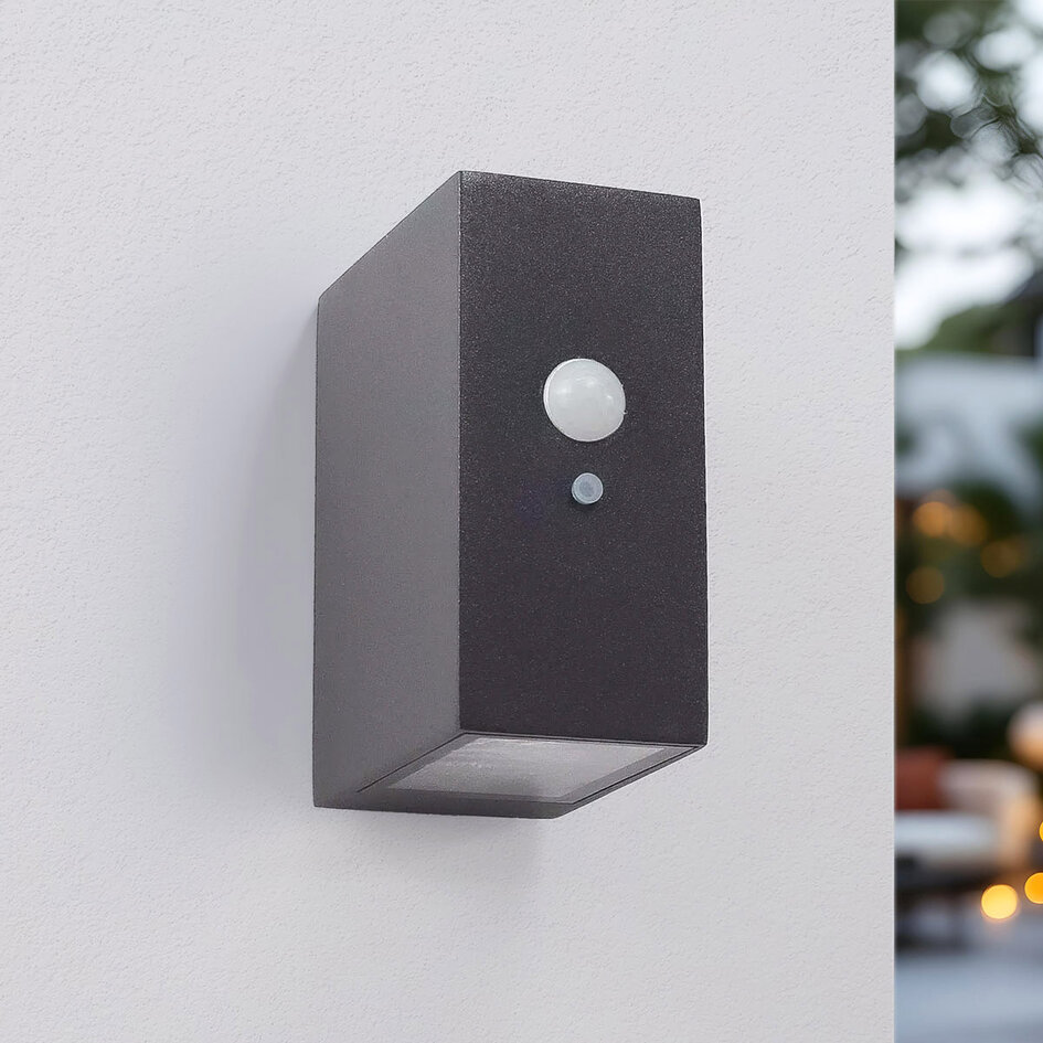 Solcellsvägglampa för utomhusbruk med sensor Giada