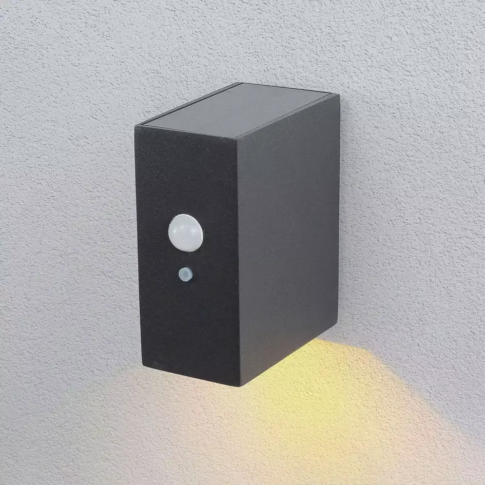 Solcellsvägglampa för utomhusbruk med sensor Giada