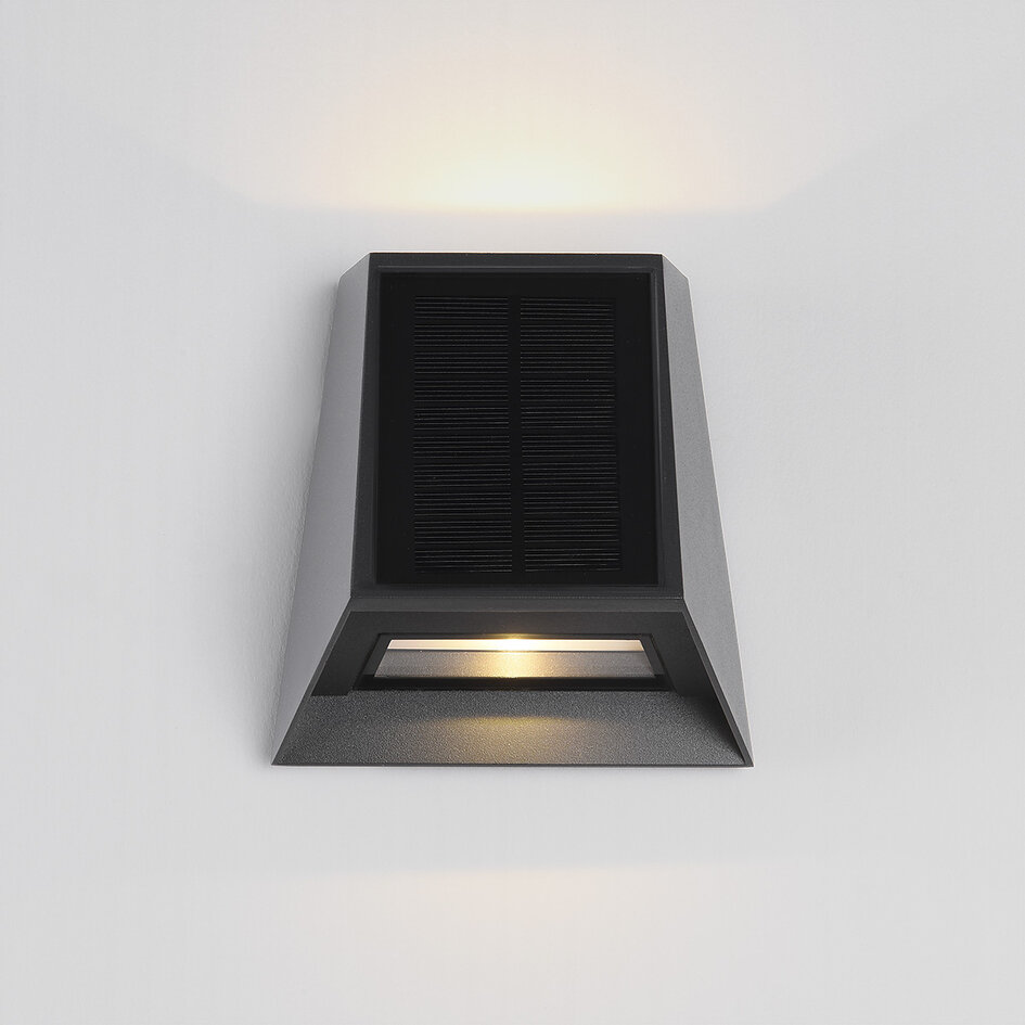 Solcellsvägglampa för utomhusbruk med sensor Sonia