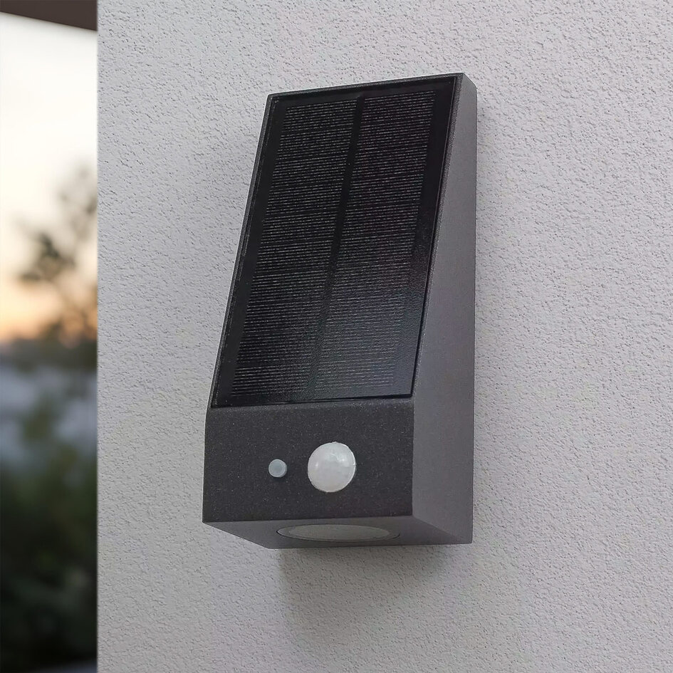 Solcellsvägglampa för utomhusbruk med sensor Donya