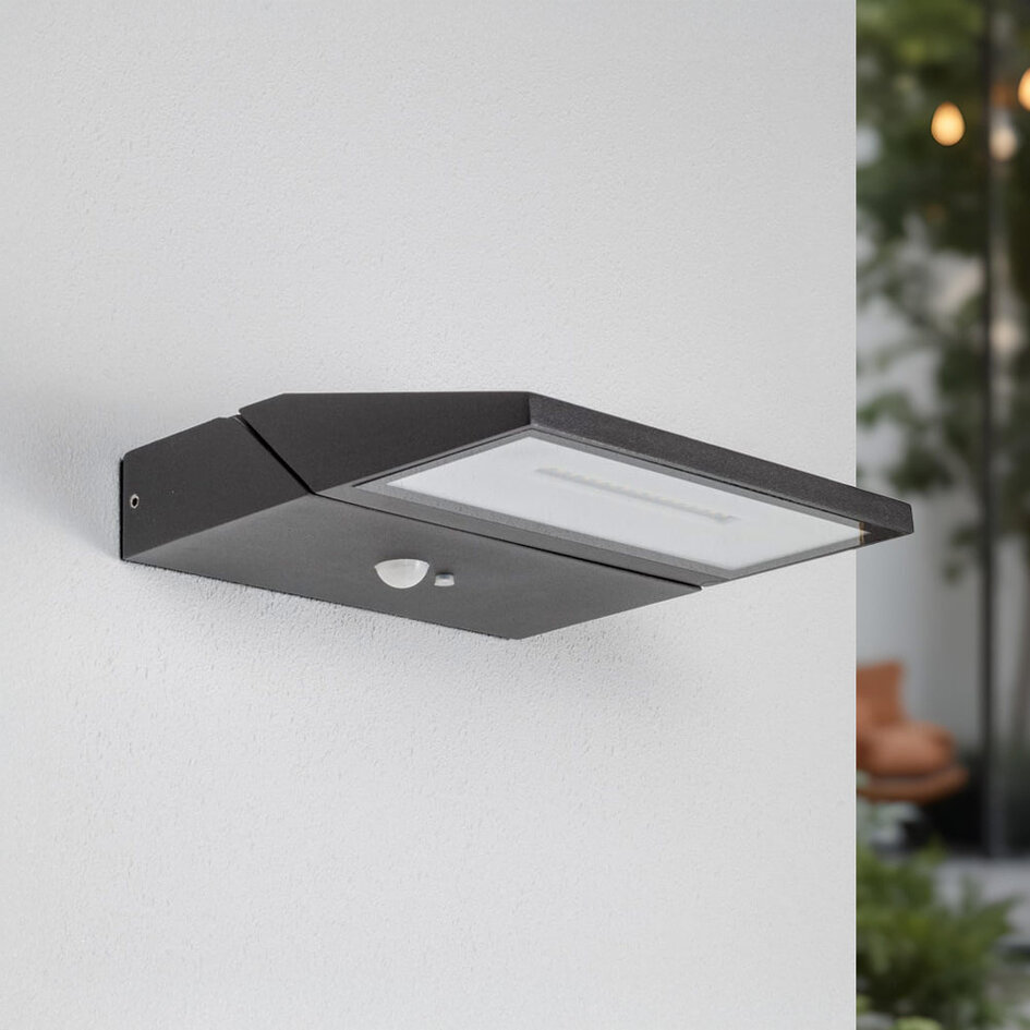 Fällbar solcellsvägglampa med sensor Arietta
