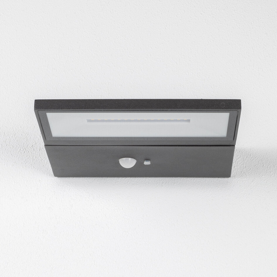 Fällbar solcellsvägglampa med sensor Arietta