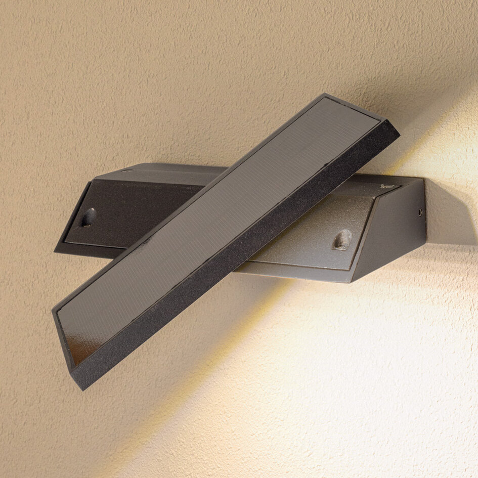 Fällbar solcellsvägglampa med sensor Arietta