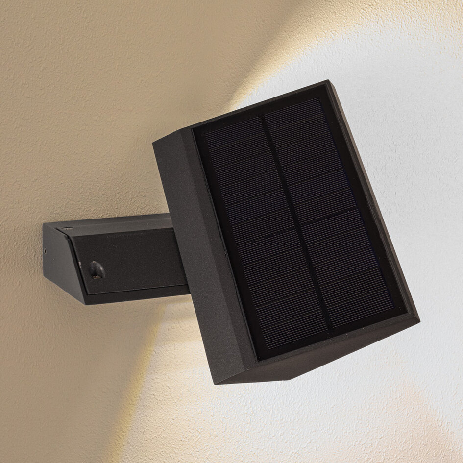 Fällbar solcellsvägglampa med sensor Arietta