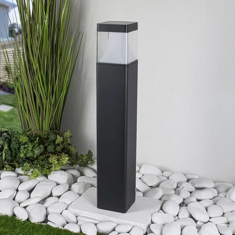Solcellsdriven stående utomhuslampa Camilia