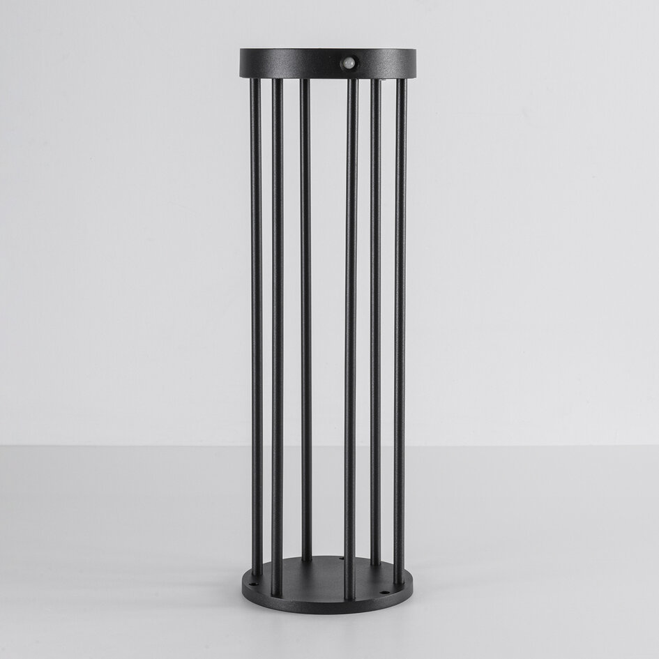 Solcellsdriven stående utomhuslampa Emilian med sensor - Utrustad med integrerad LED