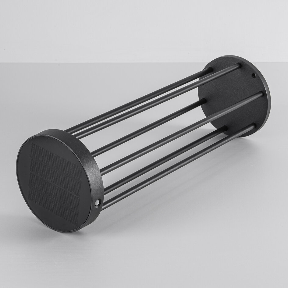 Solcellsdriven stående utomhuslampa Emilian med sensor - Utrustad med integrerad LED