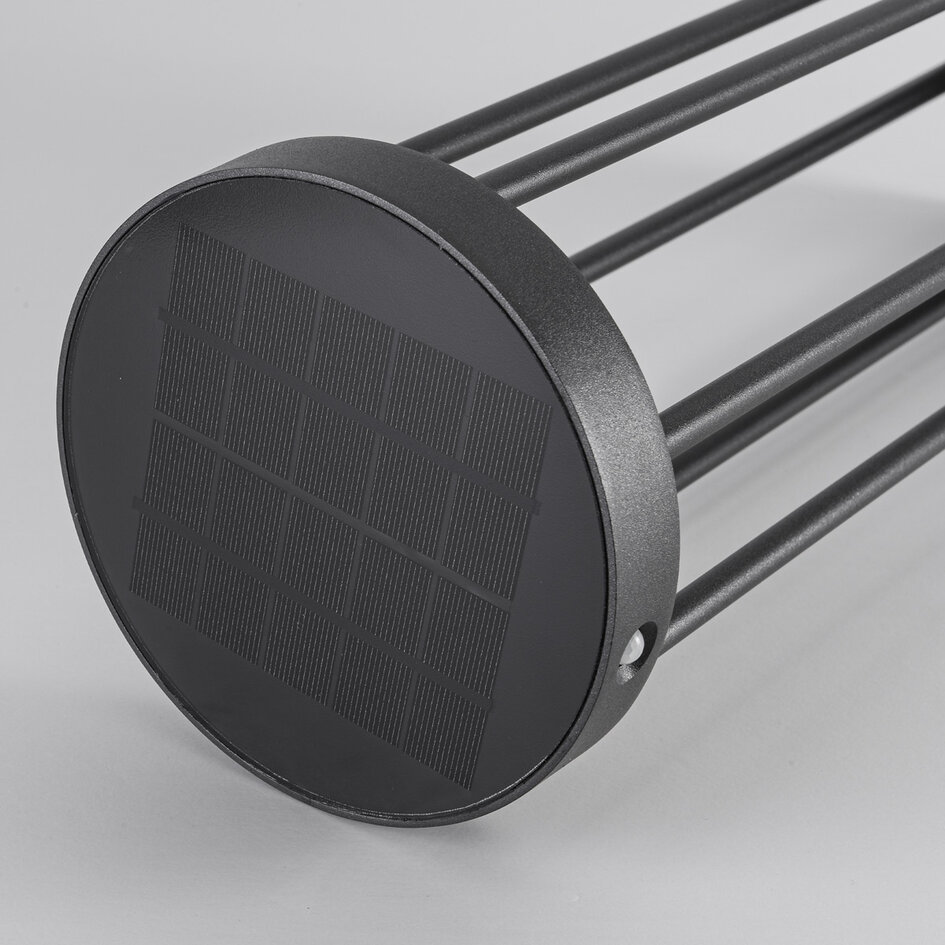 Solcellsdriven stående utomhuslampa Emilian med sensor - Utrustad med integrerad LED