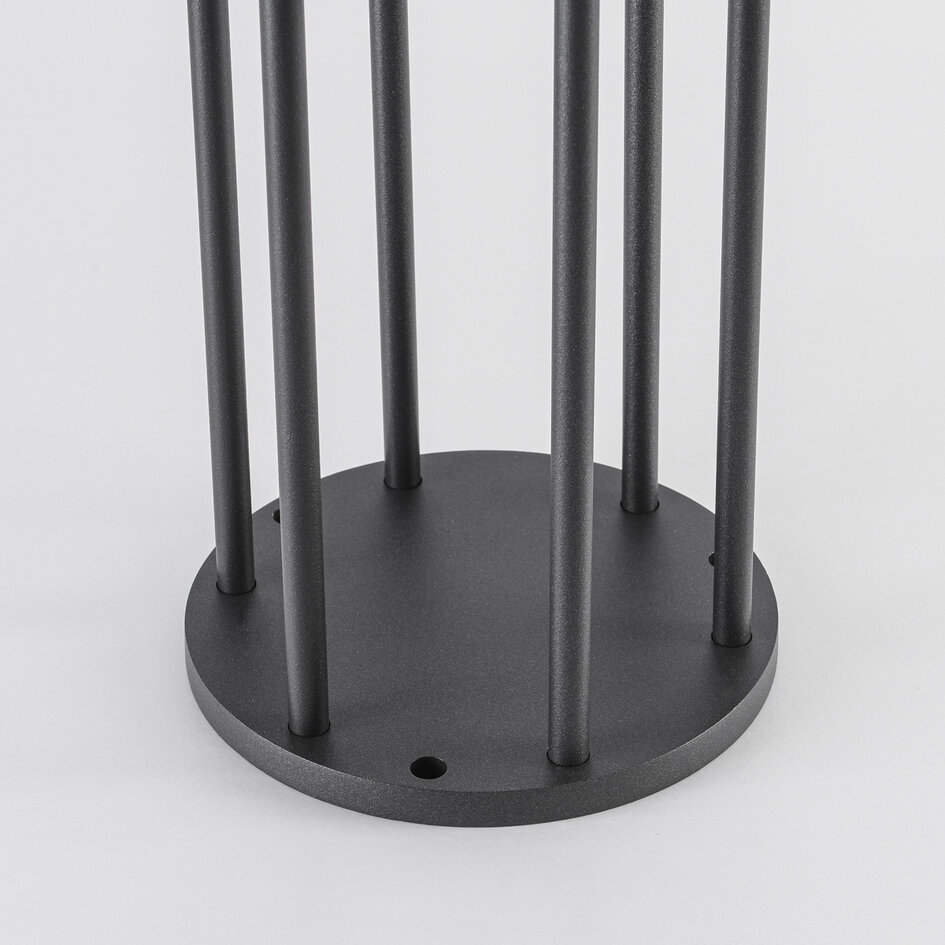 Solcellsdriven stående utomhuslampa Emilian med sensor - Utrustad med integrerad LED