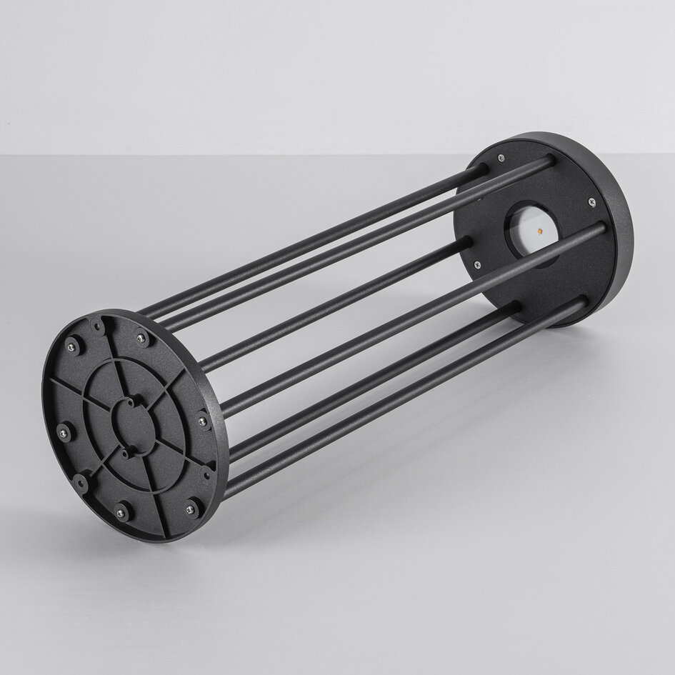 Solcellsdriven stående utomhuslampa Emilian med sensor - Utrustad med integrerad LED