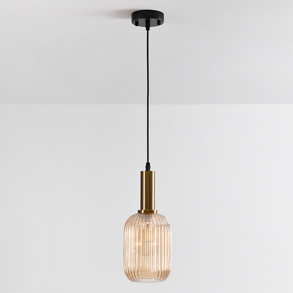 Pendellampa Sita med avlångt räfflat glas