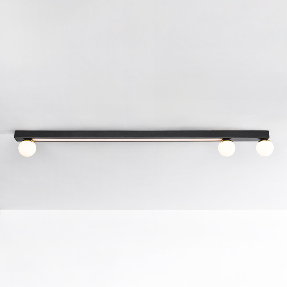 Taklampa Xander med integrerad LED - svart och mjölkvit