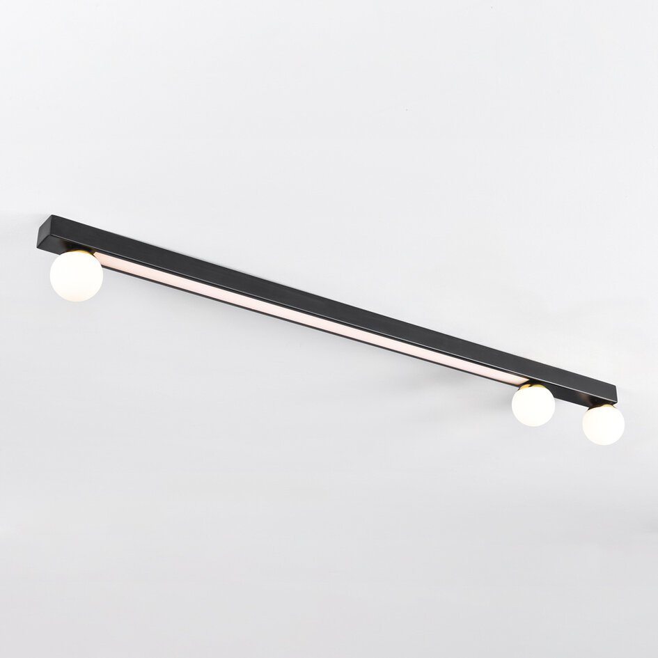 Taklampa Xander med integrerad LED - svart och mjölkvit