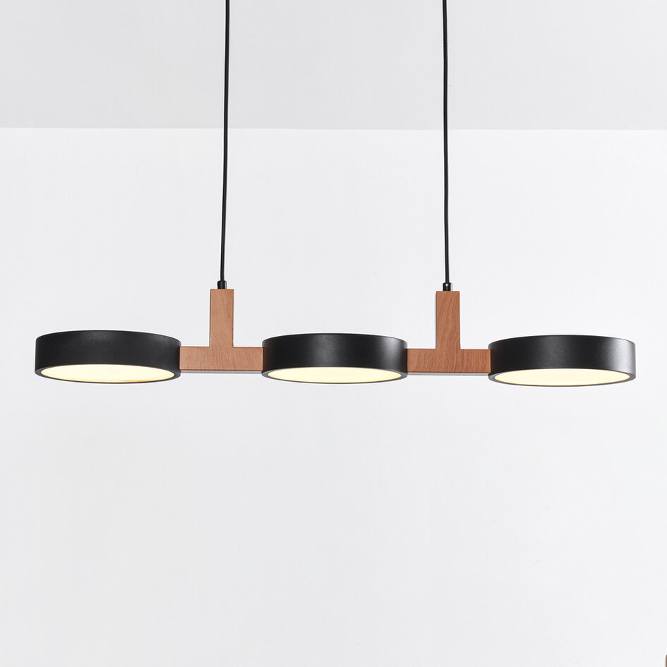 Designad pendellampa Aristo med integrerad LED - svart och trä