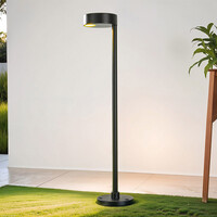 Modern stående utomhuslampa Tyra med jordspett - svart med integrerad LED