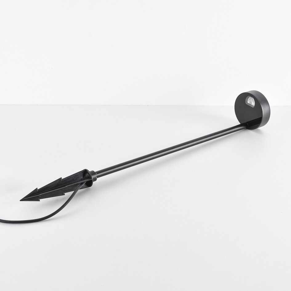 Modern stående utomhuslampa Tyra med jordspett - svart med integrerad LED