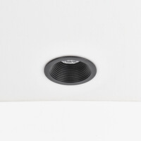 Infälld spotlight med räfflad design - Ilva