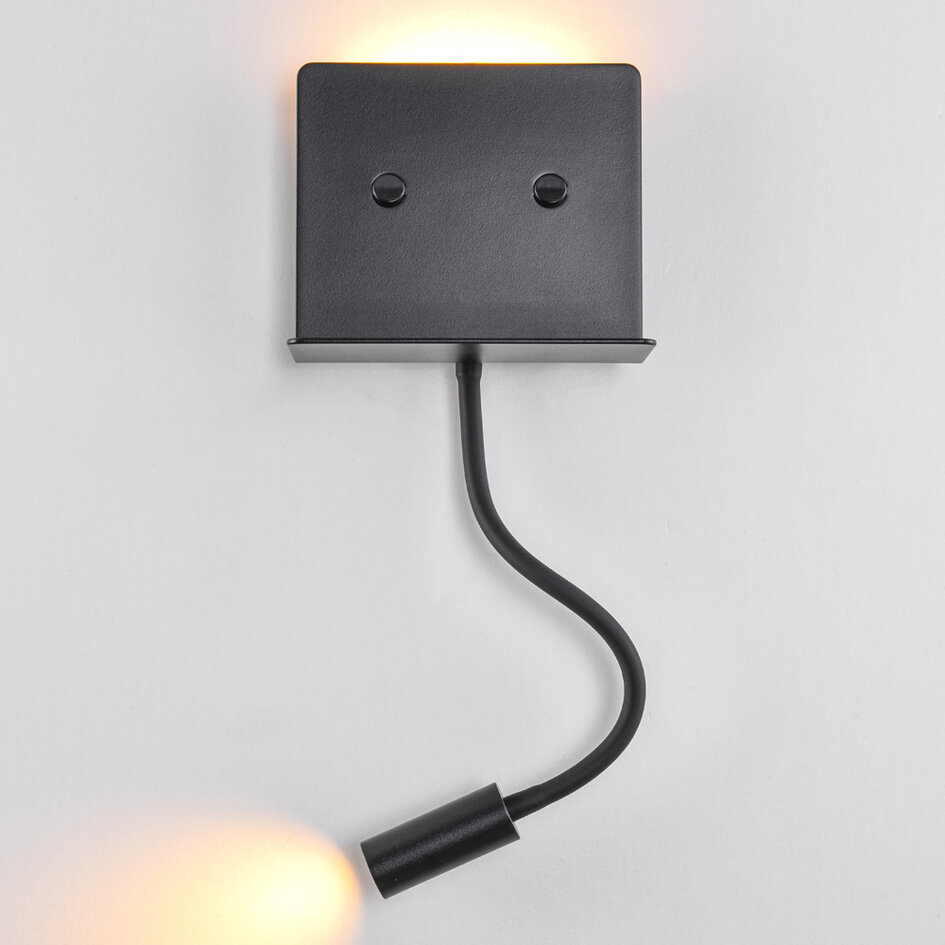 Multifunktionell vägglampa Sillia med justerbar arm och USB-port