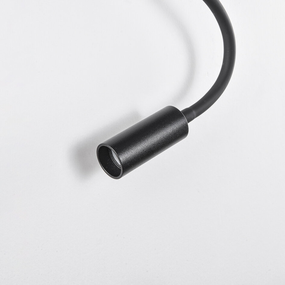 Multifunktionell vägglampa Sillia med justerbar arm och USB-port