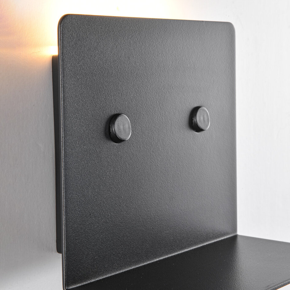 Multifunktionell vägglampa Sillia med justerbar arm och USB-port