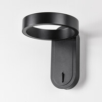 Vägglampa Starla i svart med vridbar ring