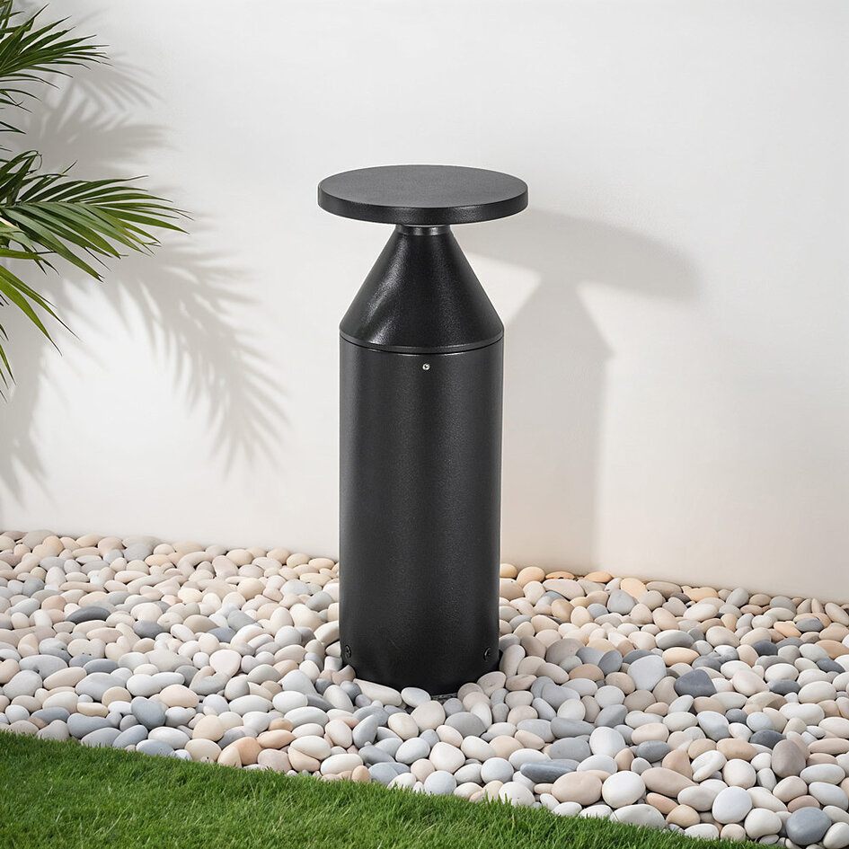 Svart stående utomhuslampa Ailo - 30 cm med integrerad LED