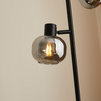 Golvlampa Jesse med tre lampor i svart med rökgrått glas och spegeleffekt